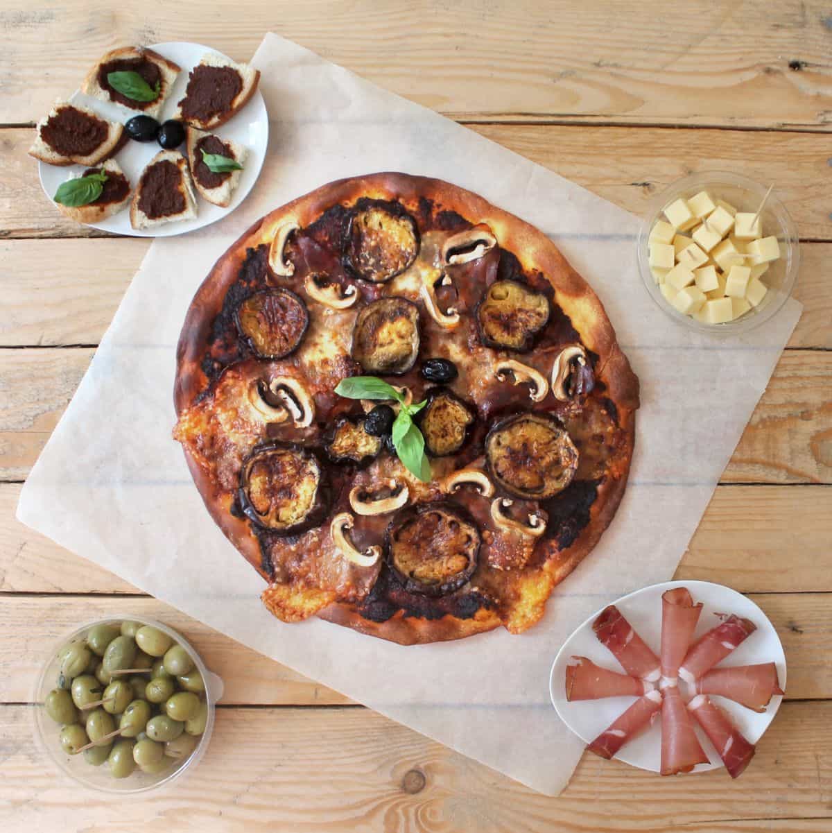 Pizza à la tapenade de tomates, aubergines et mozzarella Croustipate